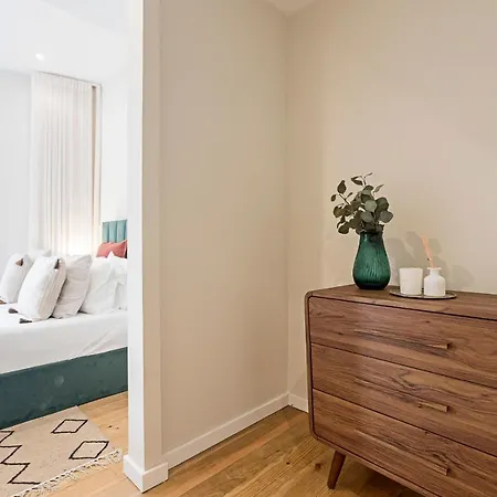 Brand New 4br W/ 200yrs Of History In By Lovelystay Apartment Porto