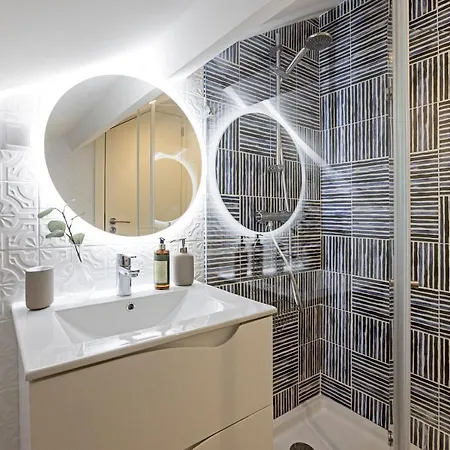 Apartment Brand New 4br W/ 200yrs Of History In By Lovelystay