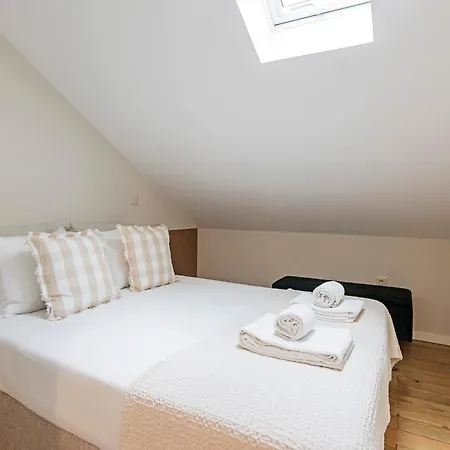Brand New 4br W/ 200yrs Of History In By Lovelystay Apartment