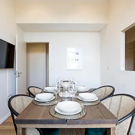 Apartment Brand New 4br W/ 200yrs Of History In By Lovelystay