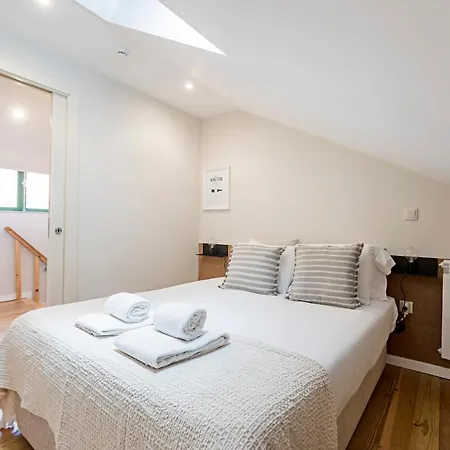 Brand New 4br W/ 200yrs Of History In By Lovelystay Apartment Porto