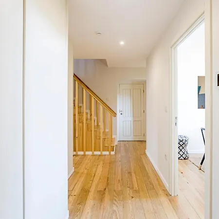 Apartment Brand New 4br W/ 200yrs Of History In By Lovelystay